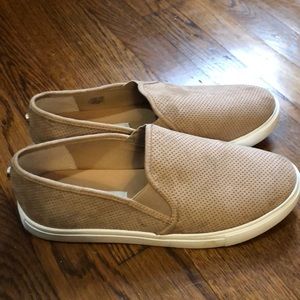 Steve Madden perforated slip on